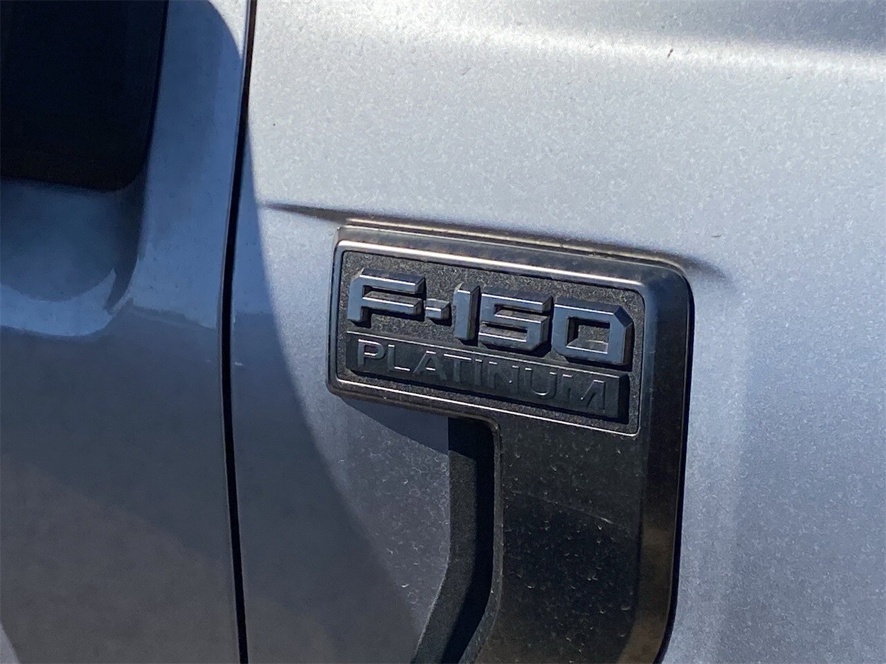 2022 Ford F-150 Platinum photo 2