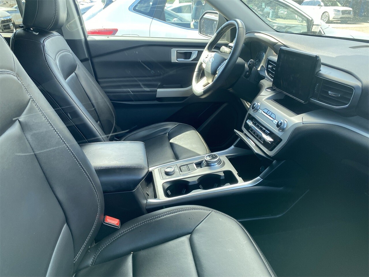 2024 Ford Explorer XLT photo 3