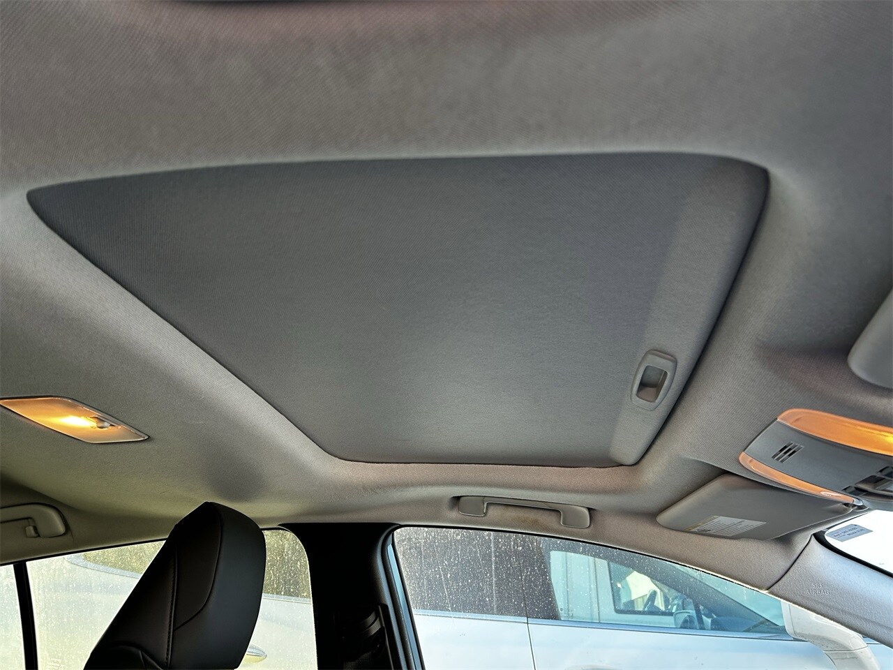 2016 Toyota Prius Four photo 4