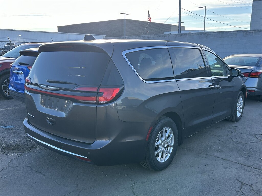Used 2023 Chrysler Pacifica Touring L Van Passenger Van