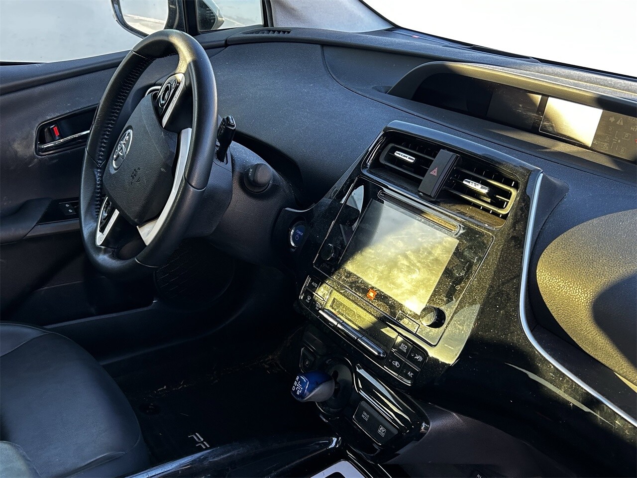 2016 Toyota Prius Four photo 3