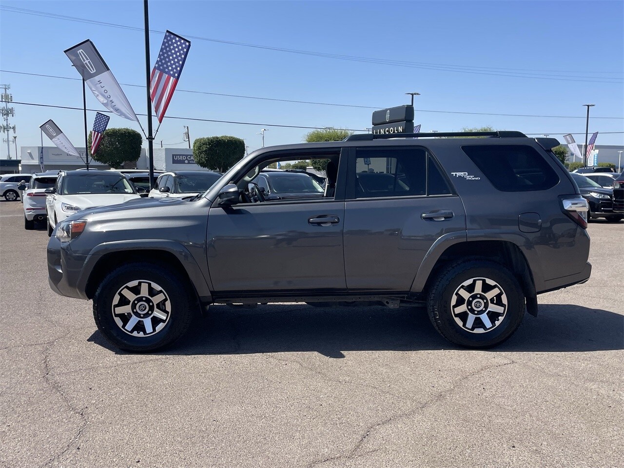 2021 Toyota 4Runner TRD Off-Road photo 2
