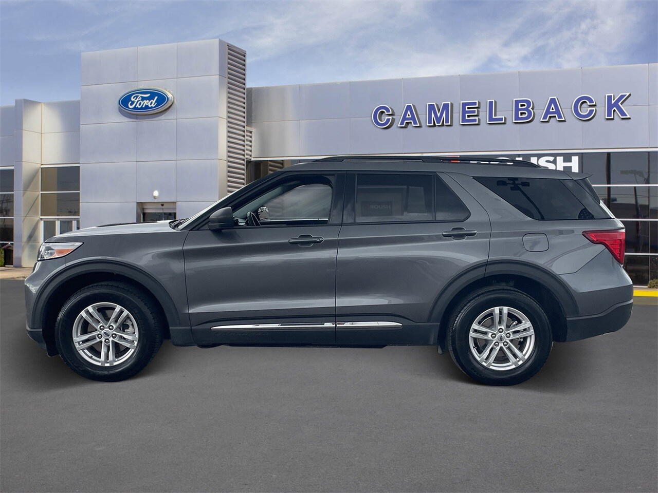 2023 Ford Explorer XLT photo 2