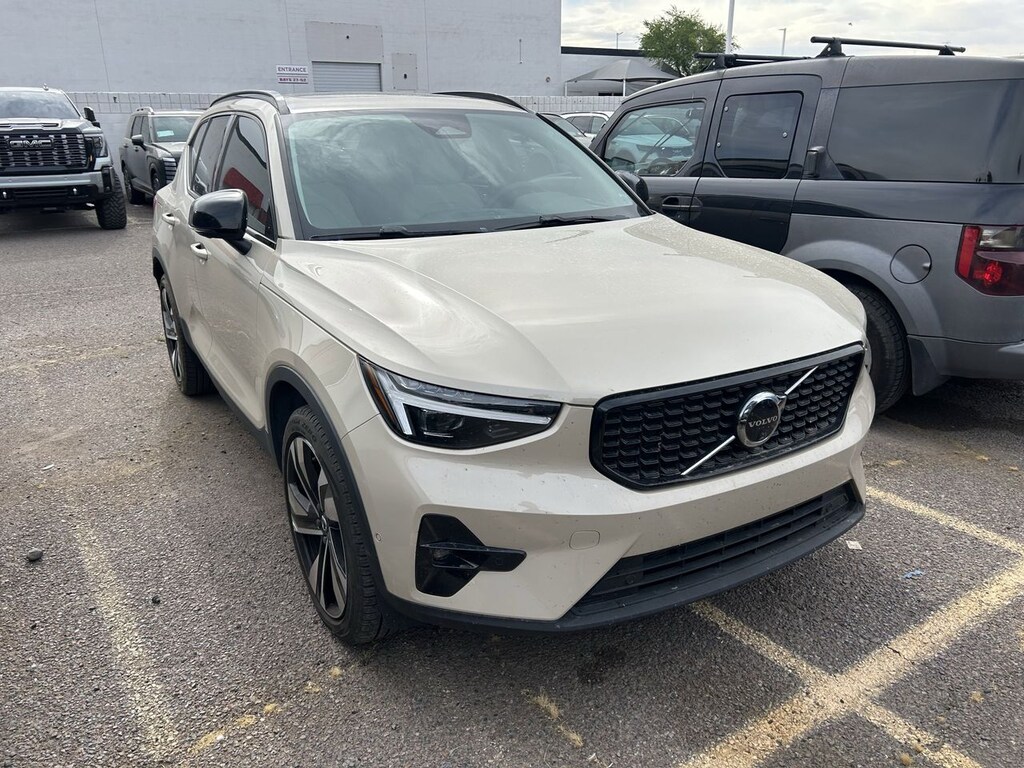 Used 2025 Volvo XC40 B5 Plus Dark Theme SUV