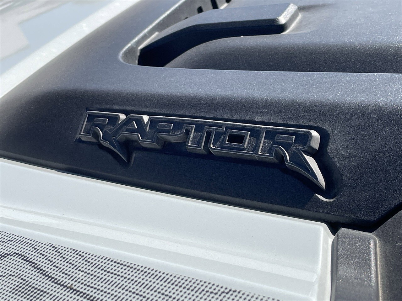 2023 Ford F-150 Raptor photo 2