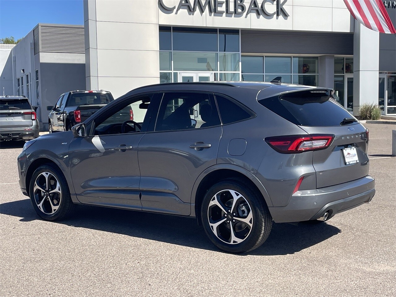 2024 Ford Escape ST-Line Elite photo 2