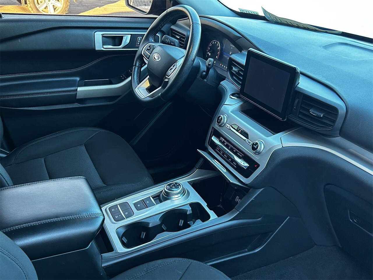 2022 Ford Explorer XLT photo 3