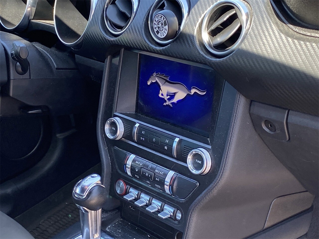 2022 Ford Mustang EcoBoost photo 4