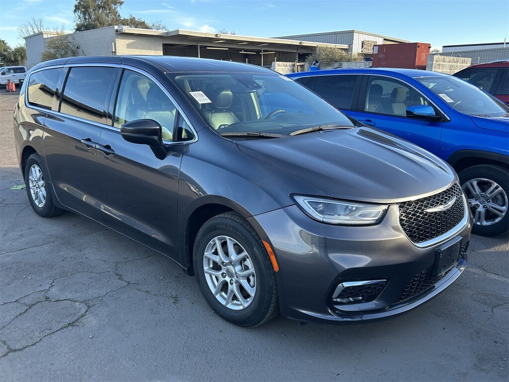 Used 2023 Chrysler Pacifica Touring L Van Passenger Van