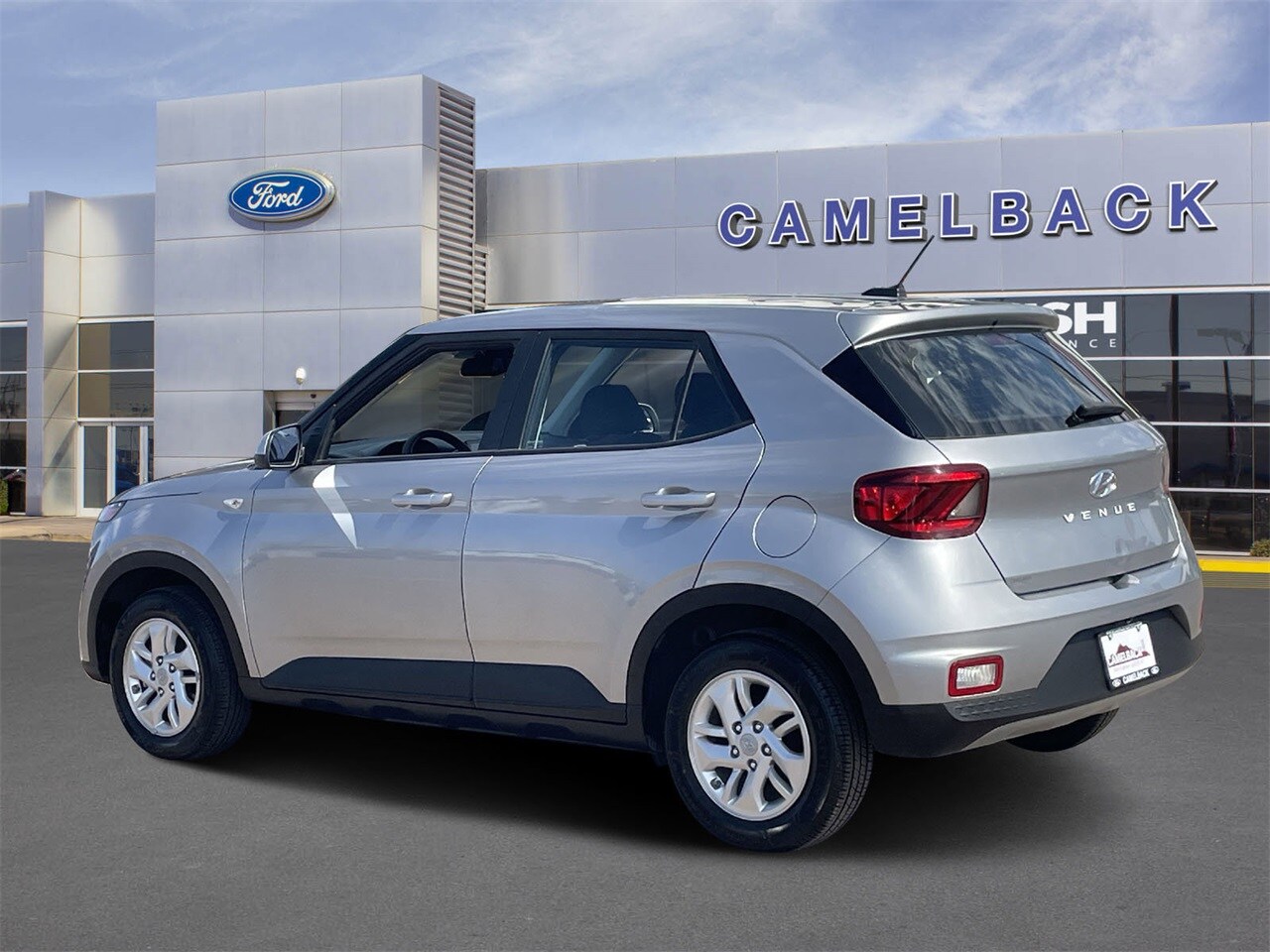 2024 Hyundai Venue SE photo 2