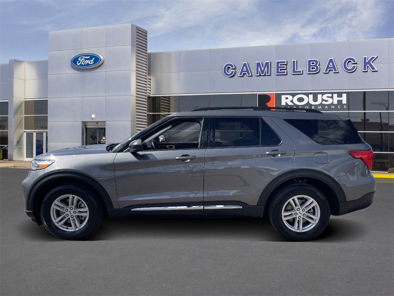 2024 Ford Explorer XLT photo 2