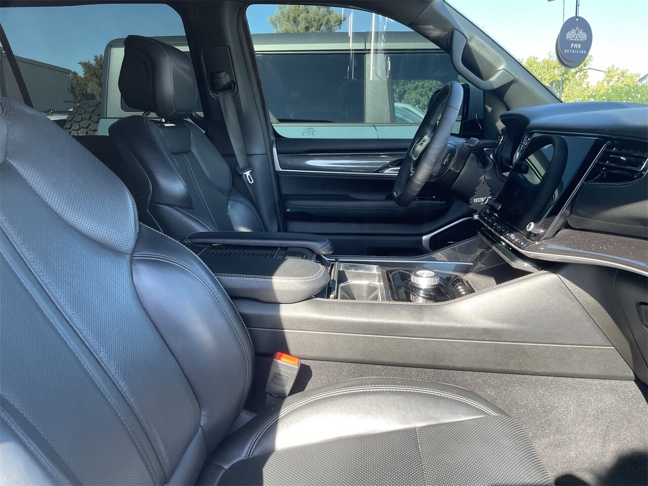 2022 Jeep Wagoneer Series I photo 3