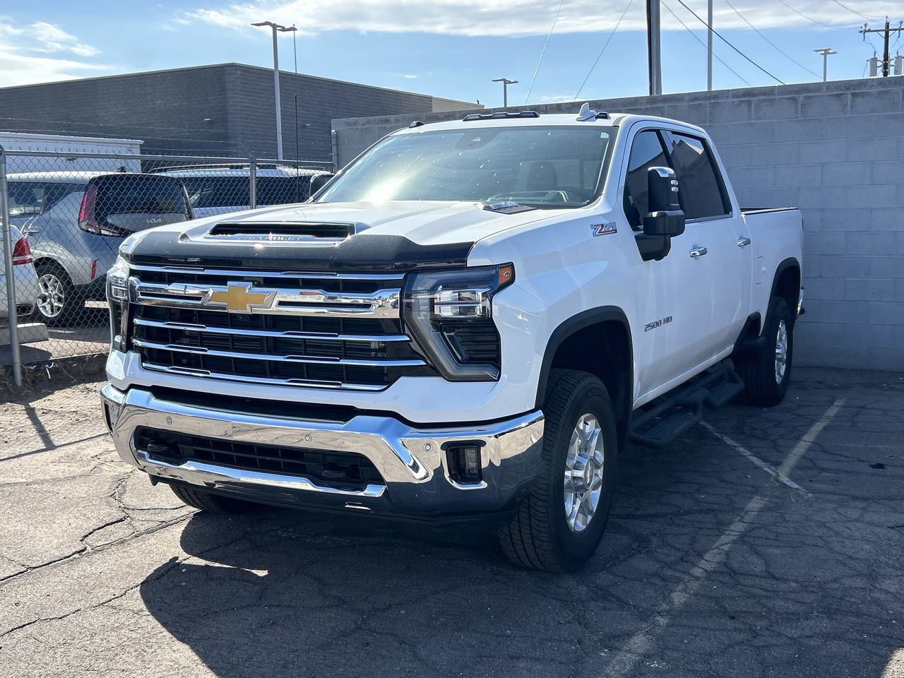 Summit White 2025 Chevrolet Silverado 2500HD Pickup Truck Four-Wheel Drive Automatic