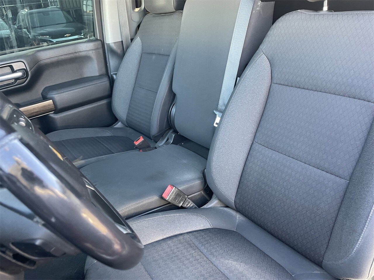 2022 Chevrolet Silverado 1500 LT photo 2