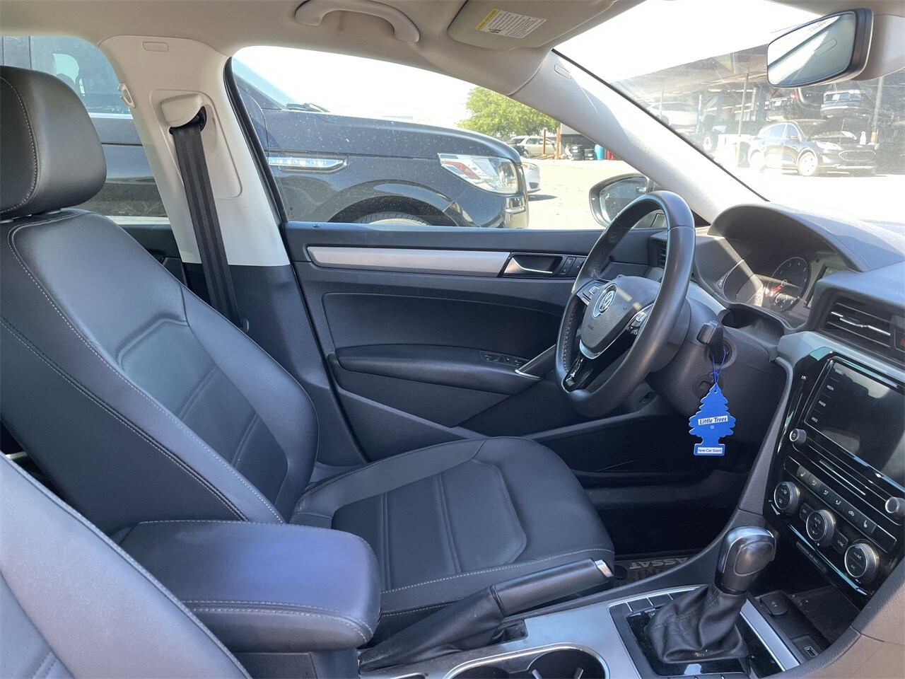 2021 Volkswagen Passat 2.0T SE photo 3