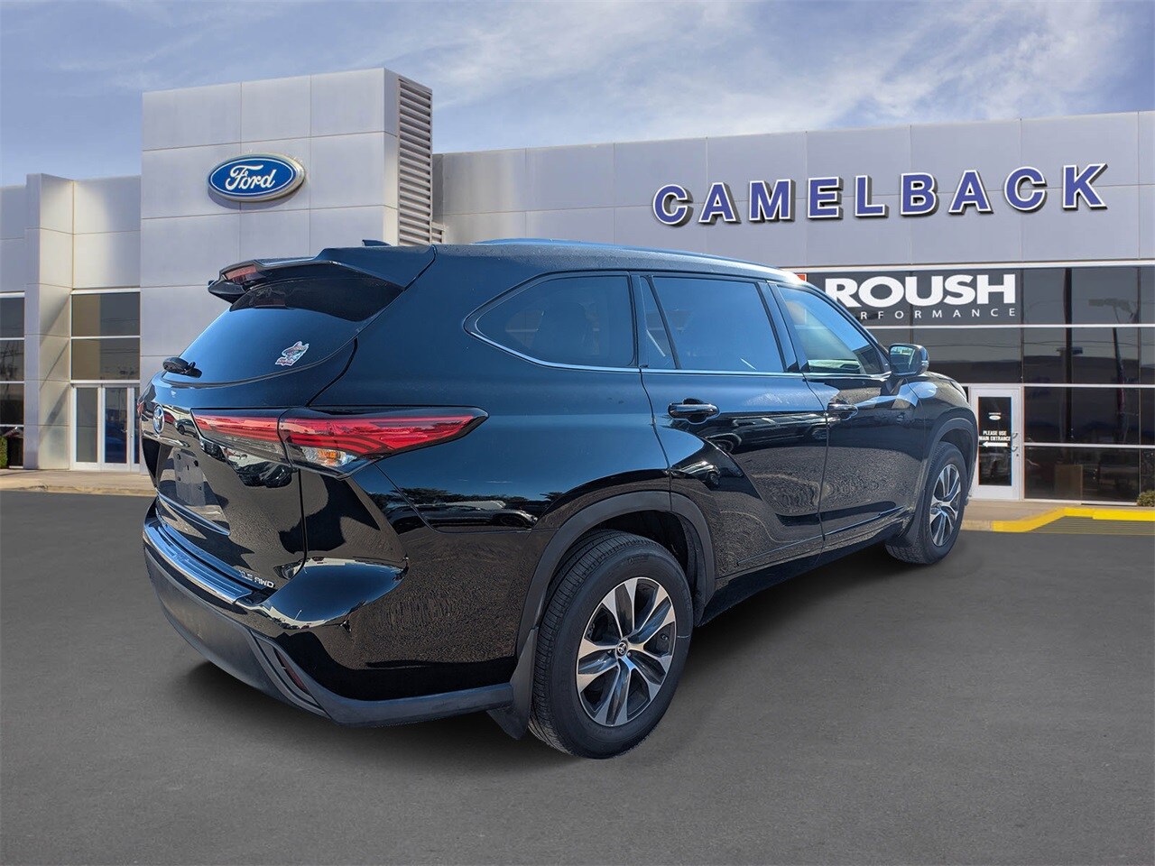 2022 Toyota Highlander XLE photo 3