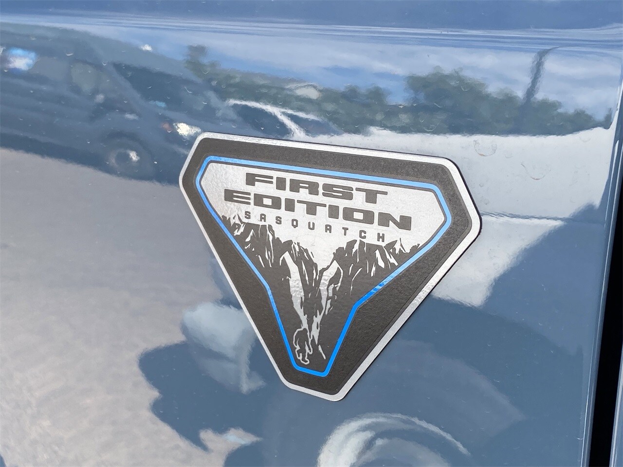 2021 Ford Bronco First Edition photo 2