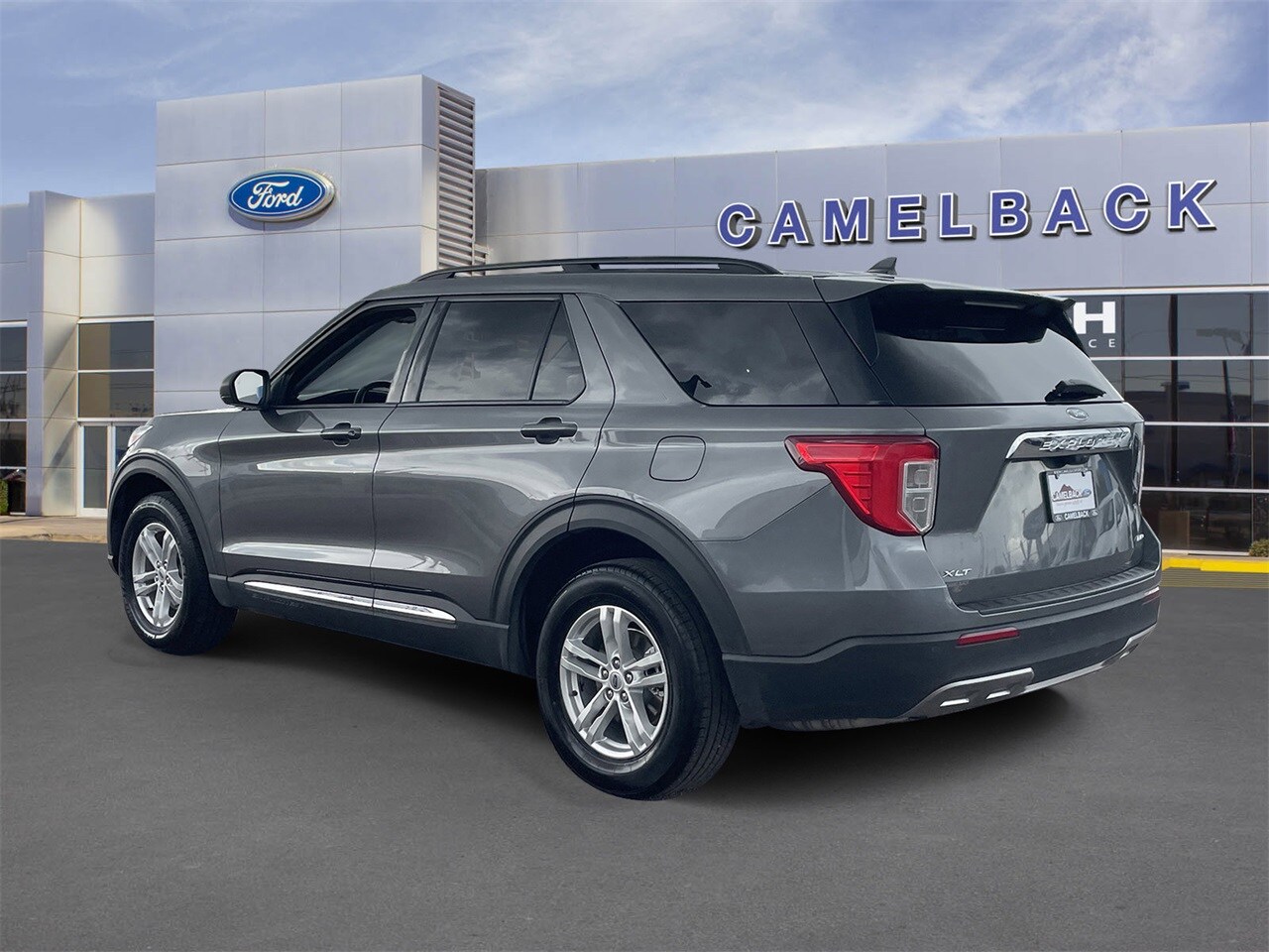 2023 Ford Explorer XLT photo 3