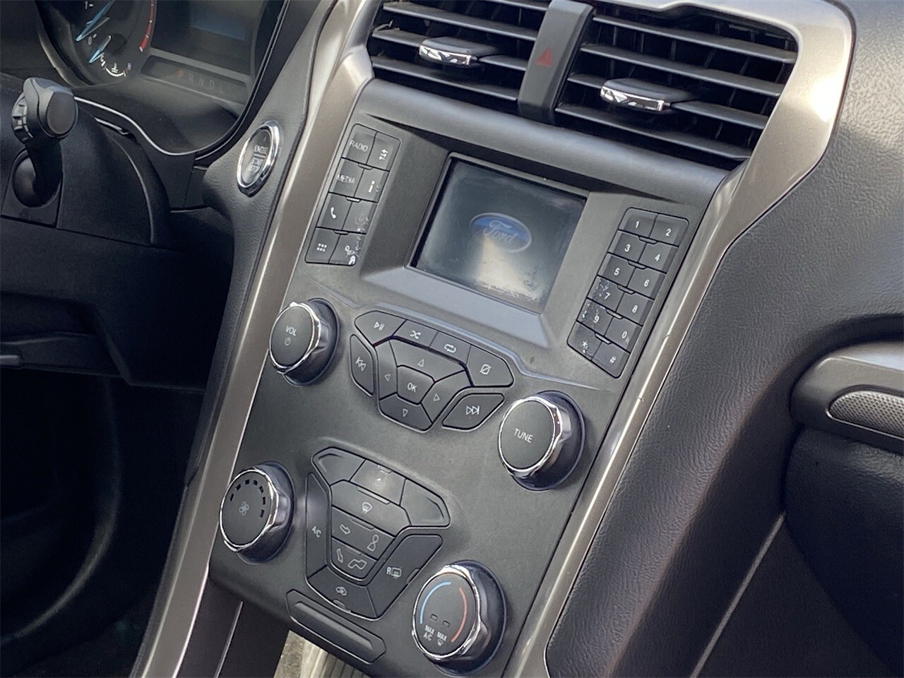 2020 Ford Fusion S photo 3