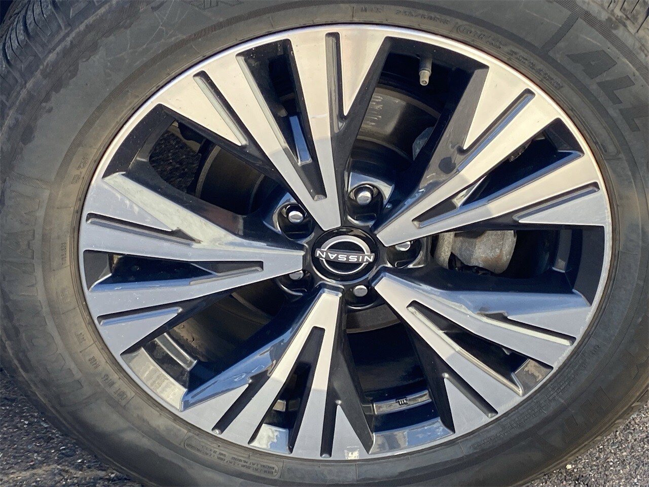 2023 Nissan Rogue SV photo 4