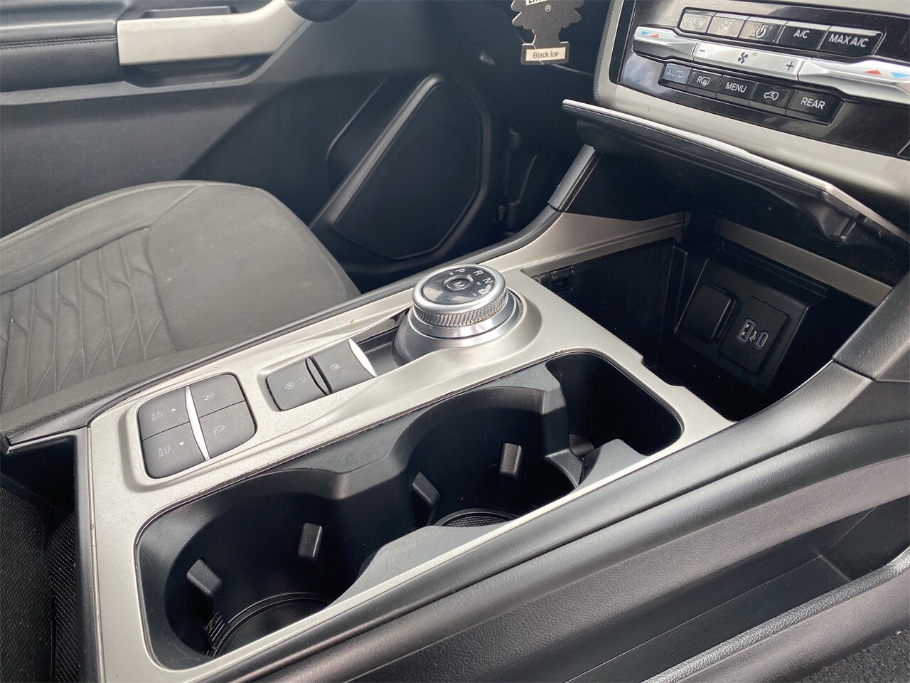 2020 Ford Explorer XLT photo 2