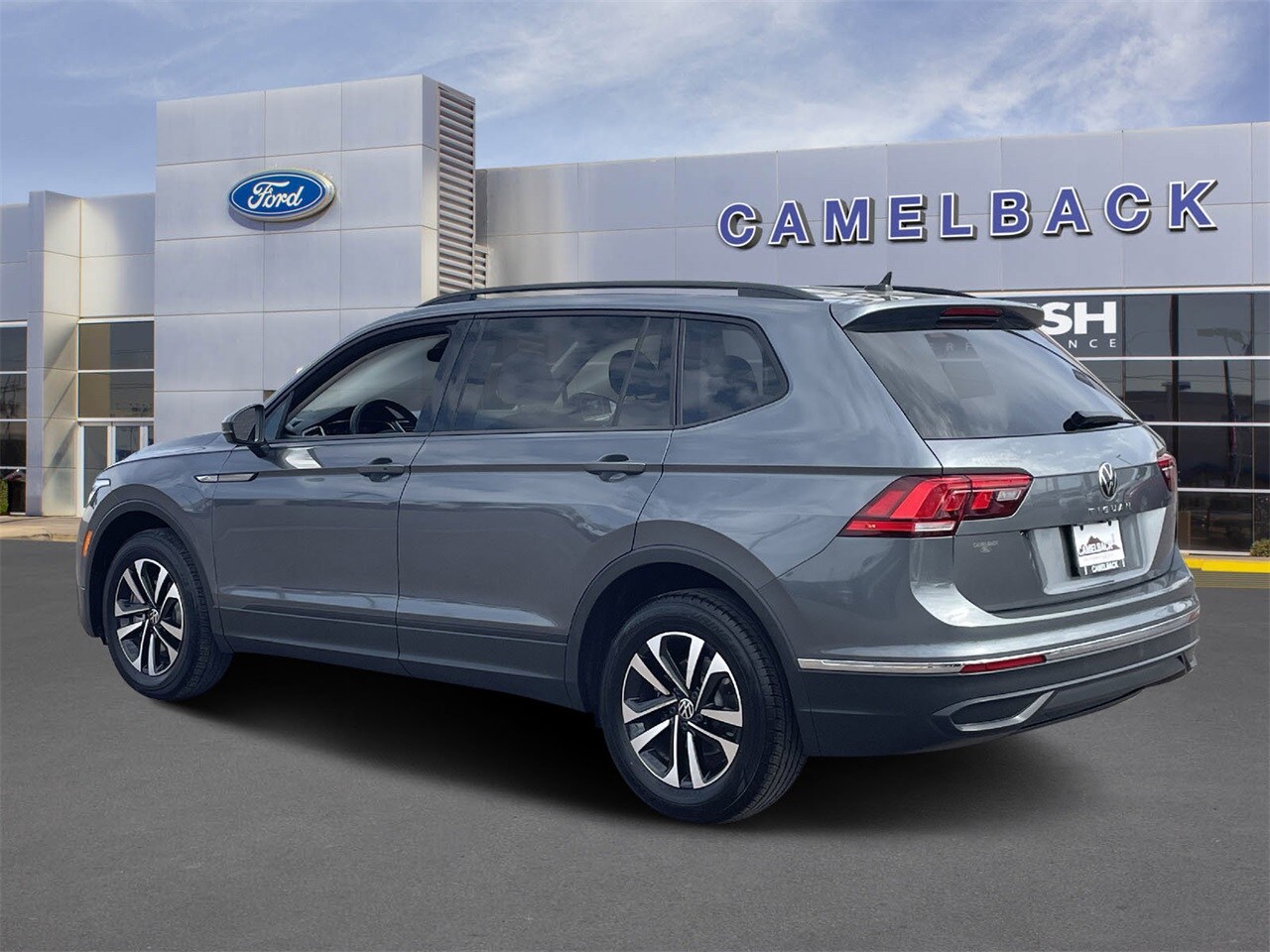 2024 Volkswagen Tiguan S photo 2