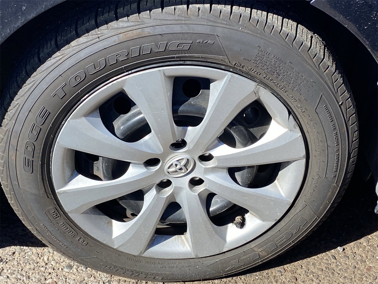 2021 Toyota Corolla LE photo 3