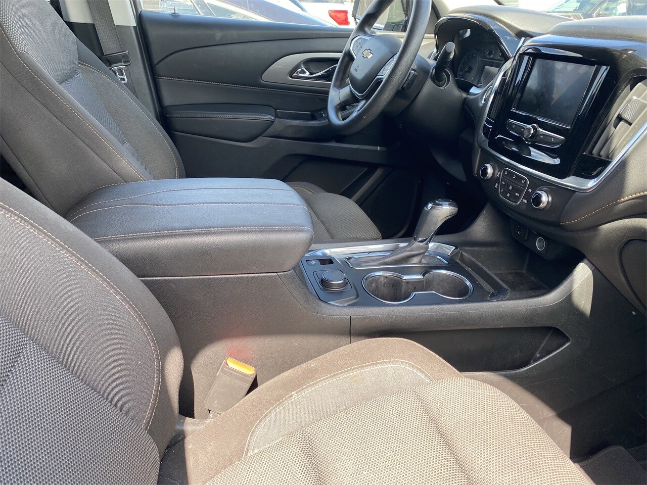 2020 Chevrolet Traverse LS photo 2