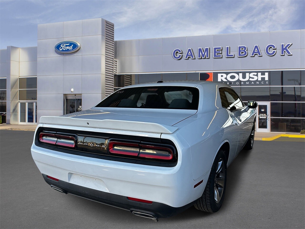 2019 Dodge Challenger SXT photo 2