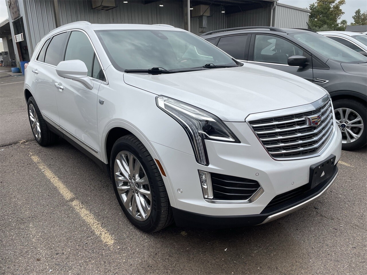 2017 Cadillac XT5 Platinum photo 2
