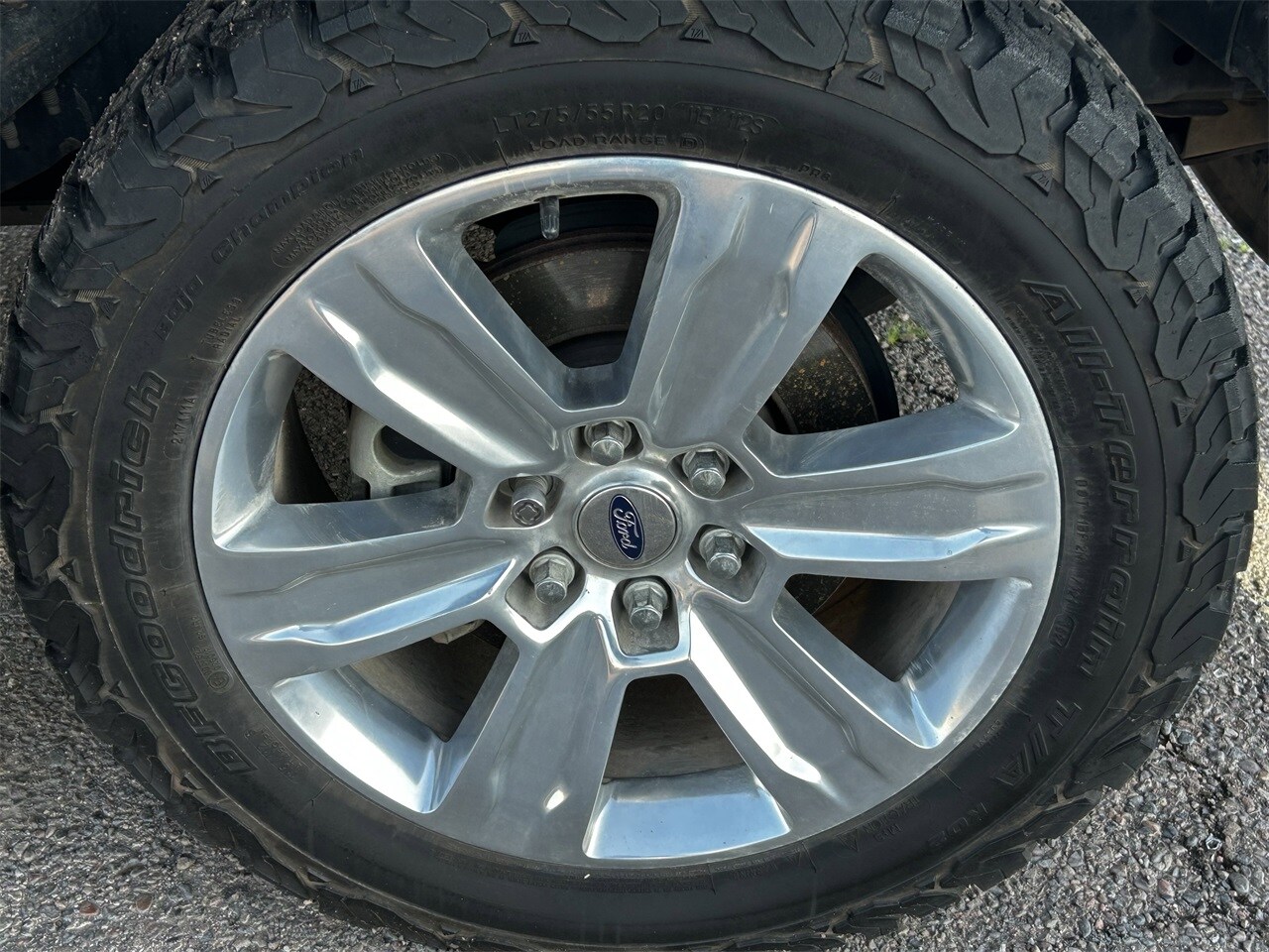 2018 Ford F-150 Platinum photo 2