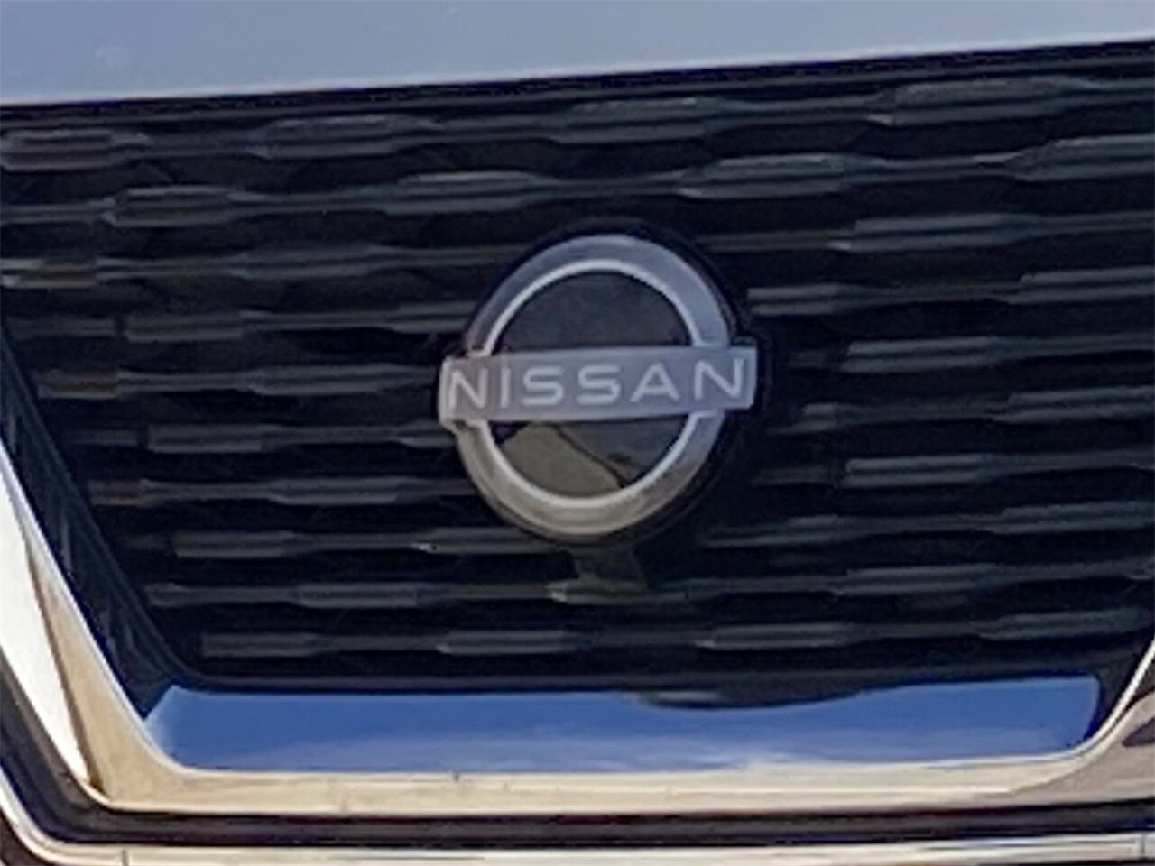 2023 Nissan Rogue SV photo 3