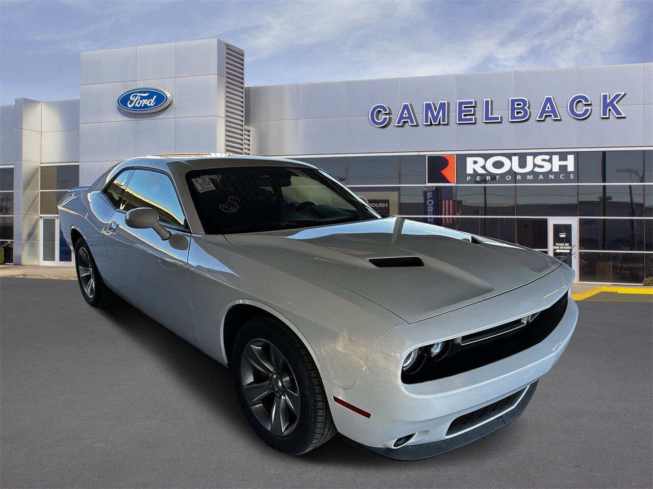 2019 Dodge Challenger SXT photo 2