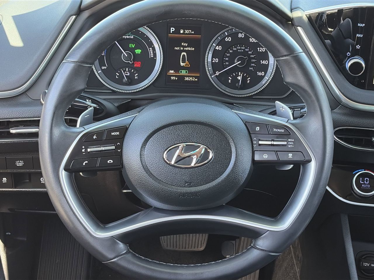 Certified Used 2023  Hyundai SEL image 21