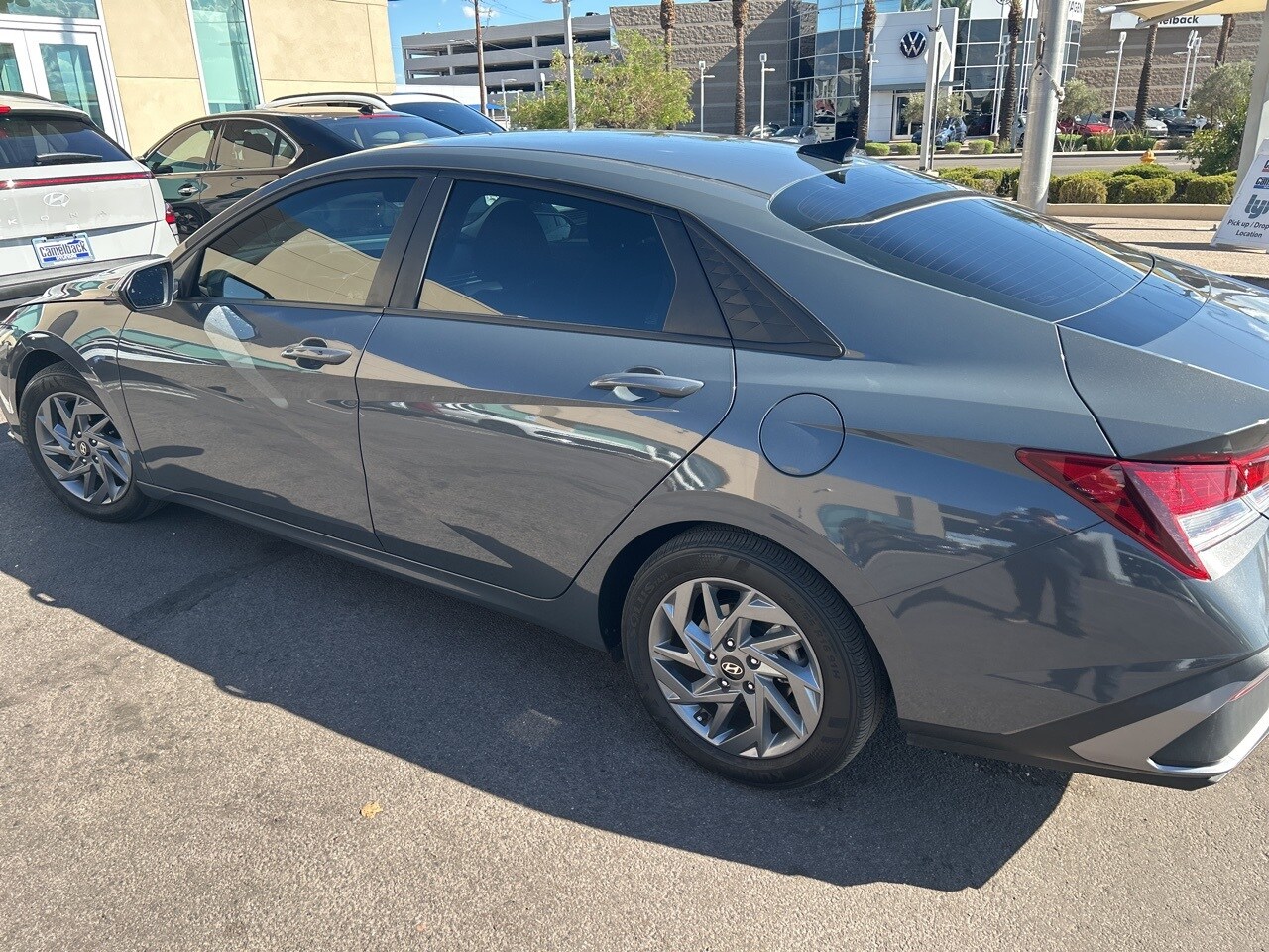 2024 Hyundai Elantra SEL photo 3