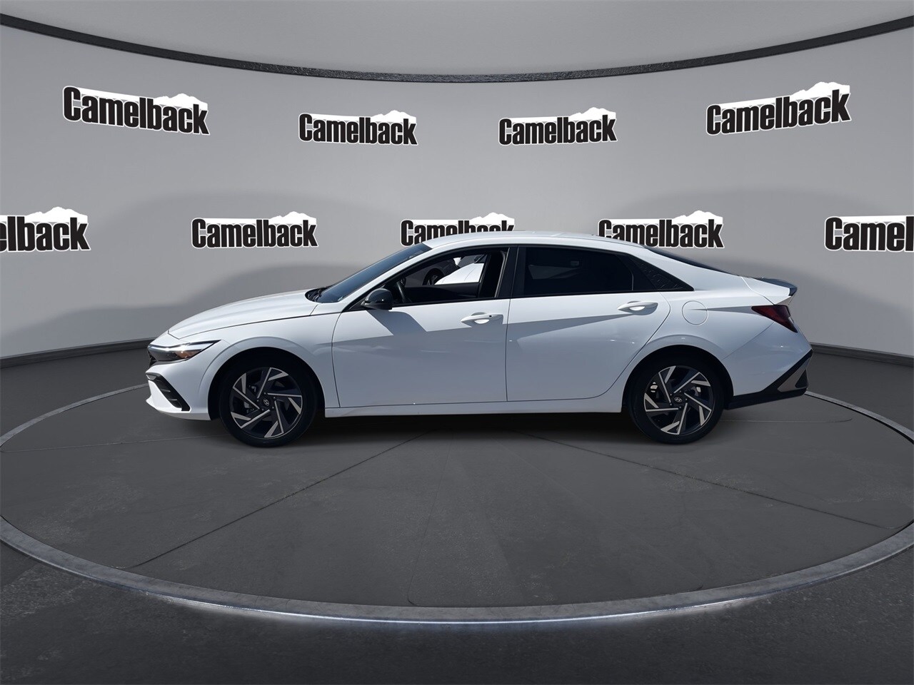 2025 Hyundai Elantra SEL Sport photo 3