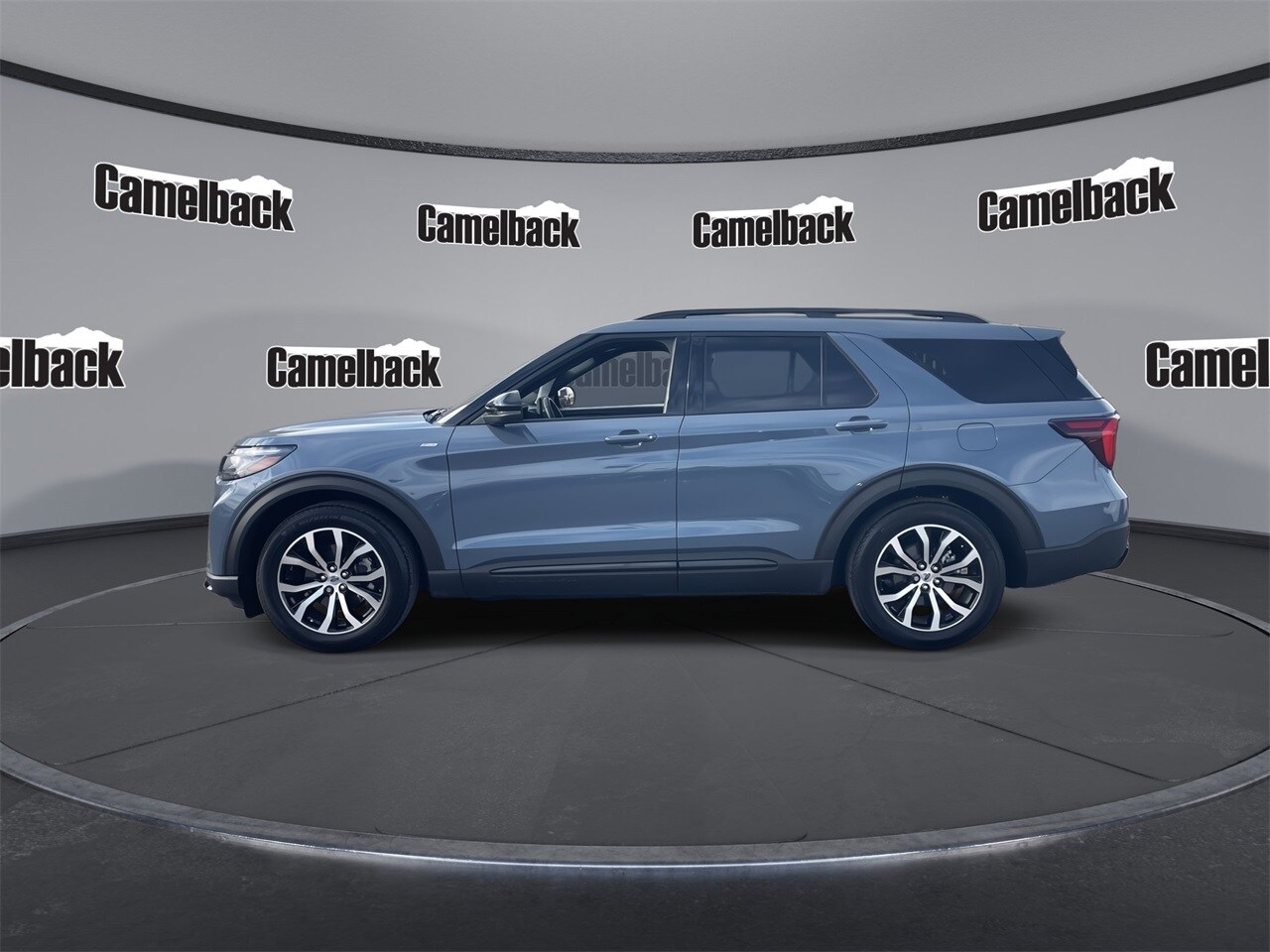 2025 Ford Explorer ST-Line photo 2