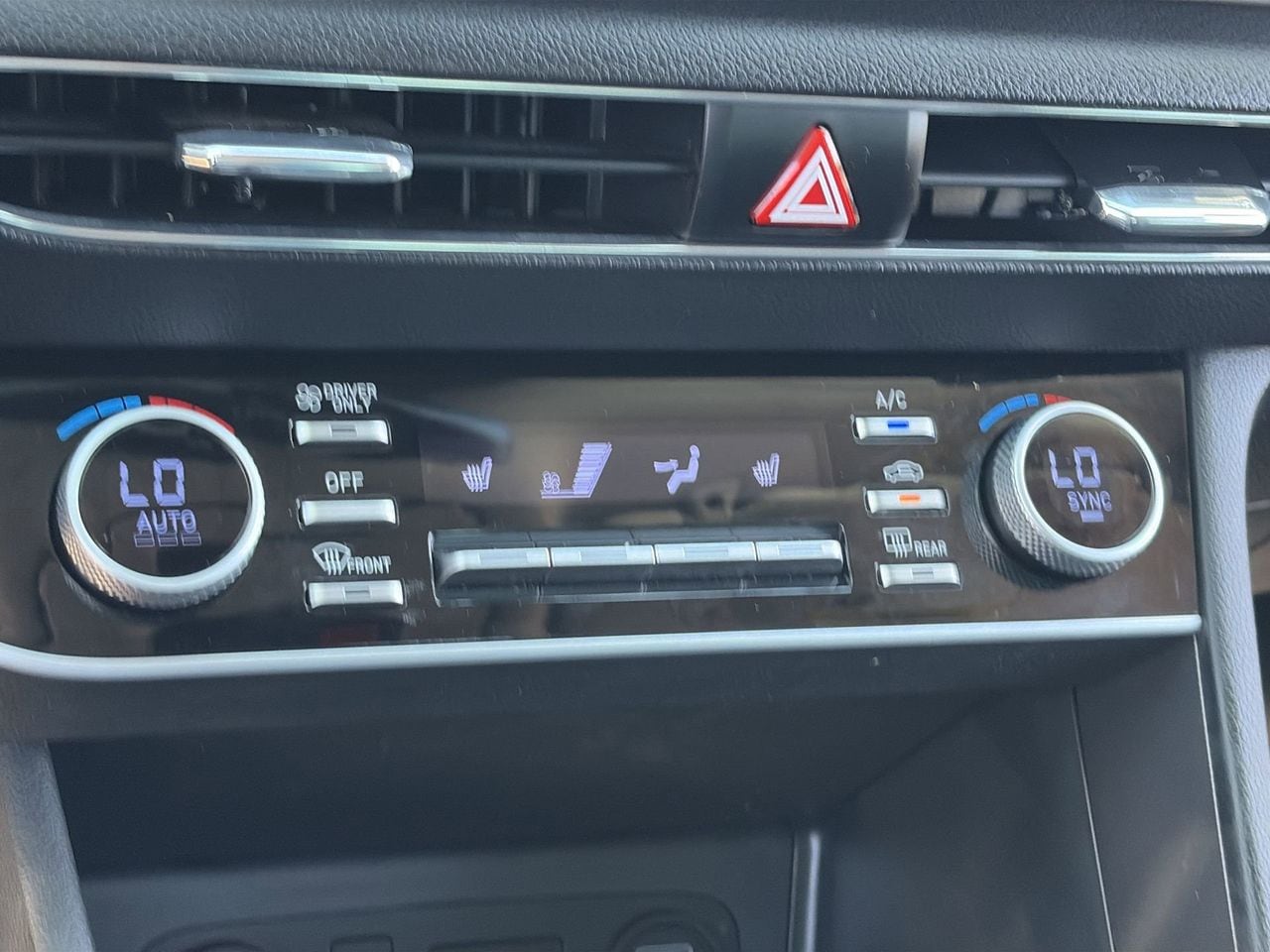 Certified Used 2023  Hyundai SEL image 27