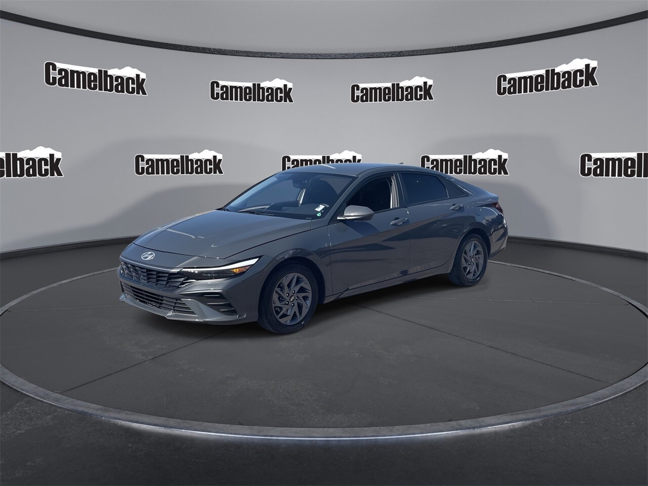 2024 Hyundai Elantra SEL photo 3