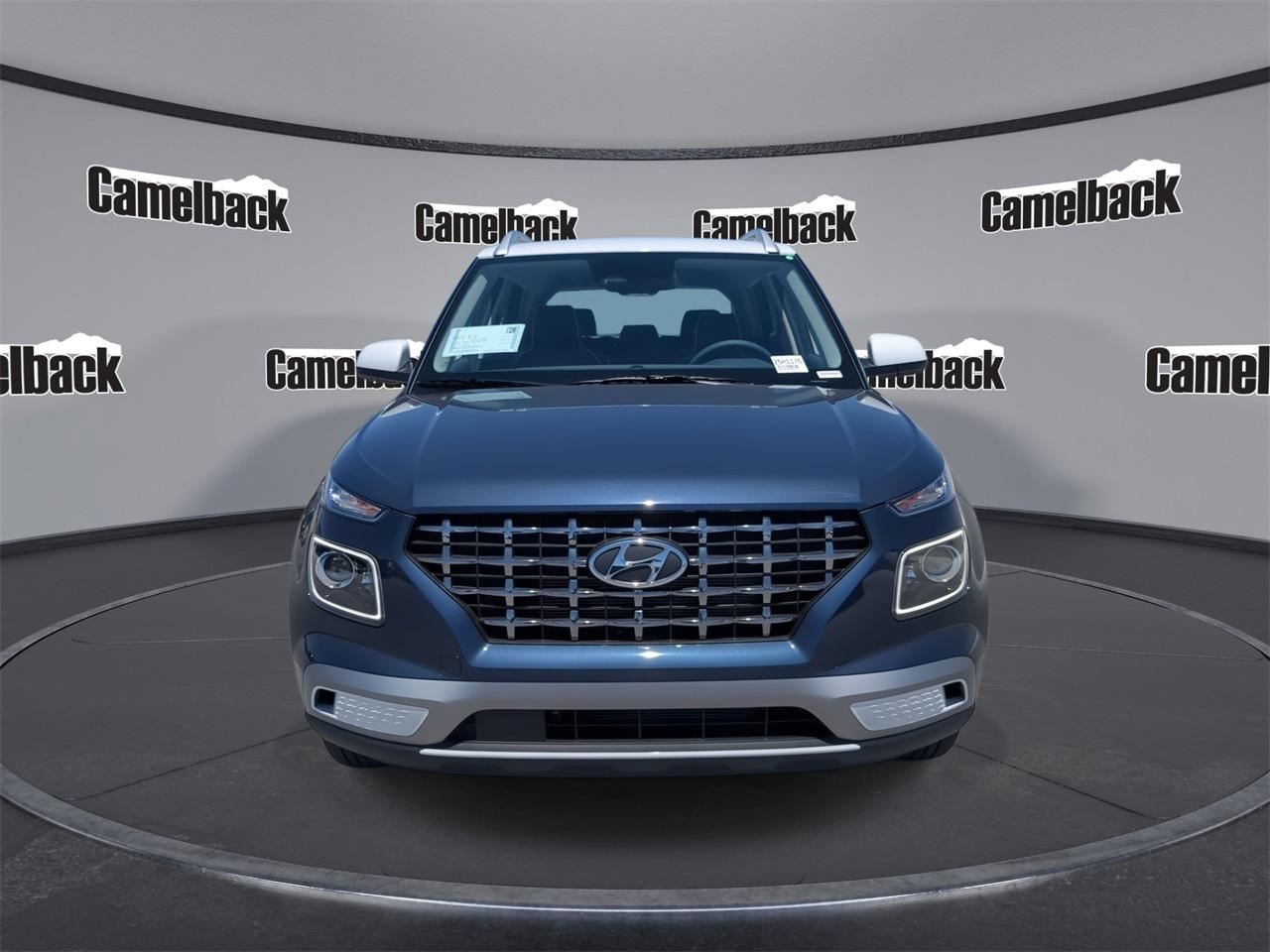 2025 Hyundai Venue Limited photo 2