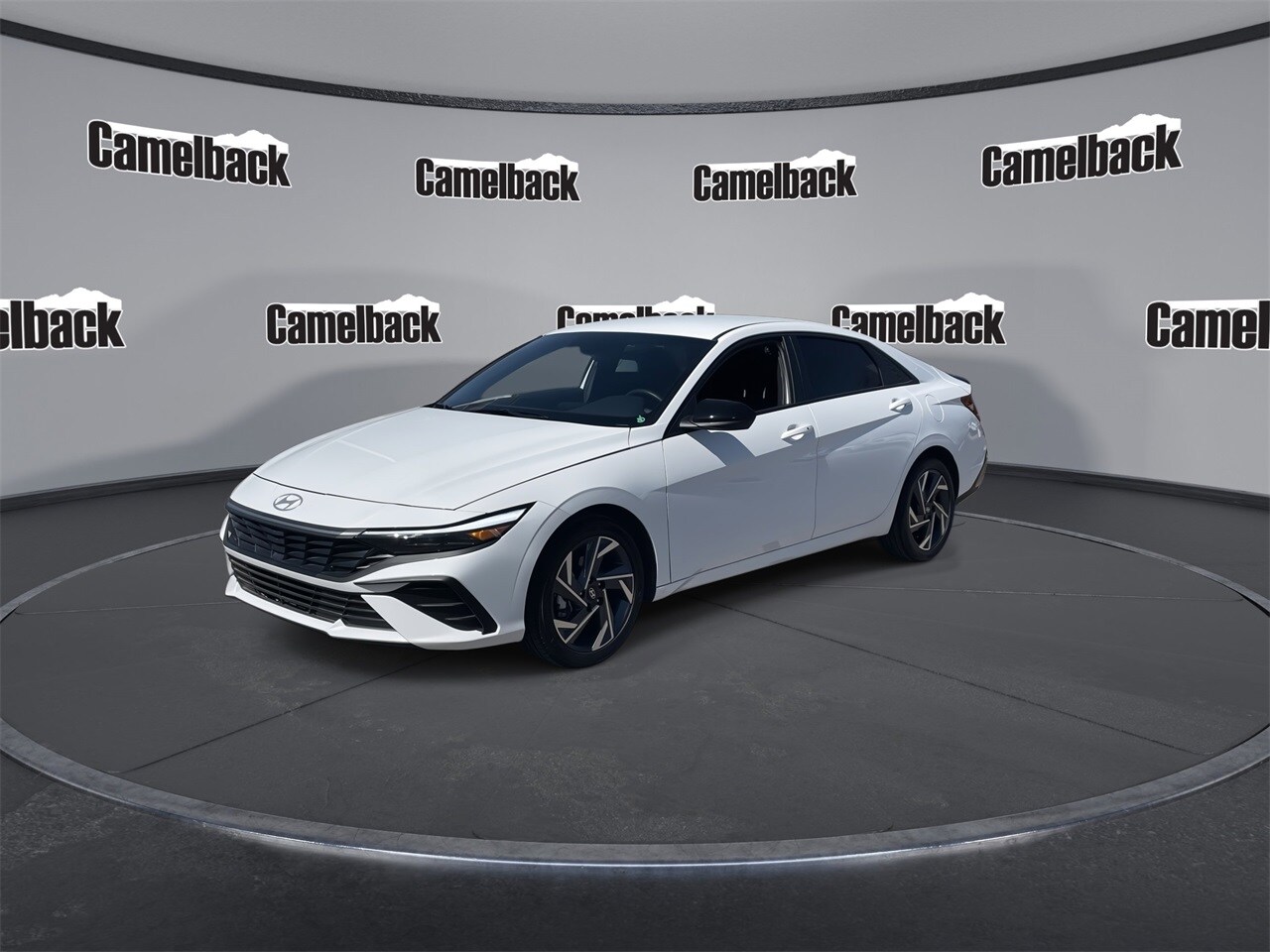 2025 Hyundai Elantra SEL Sport photo 2
