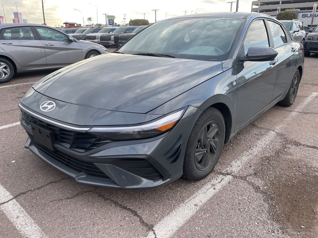 Used 2025 Hyundai Elantra SE Sedan