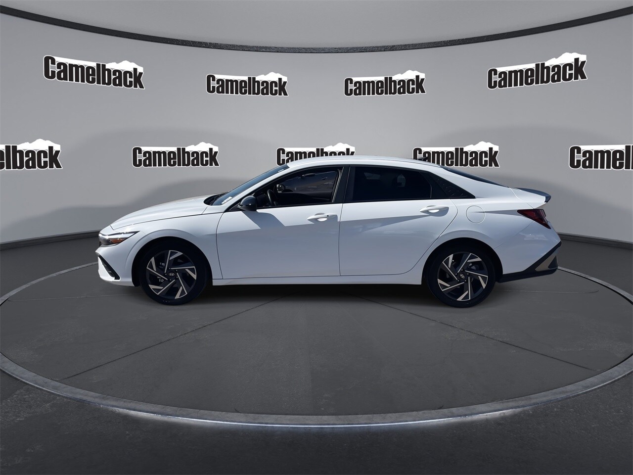 2025 Hyundai Elantra SEL Sport photo 4