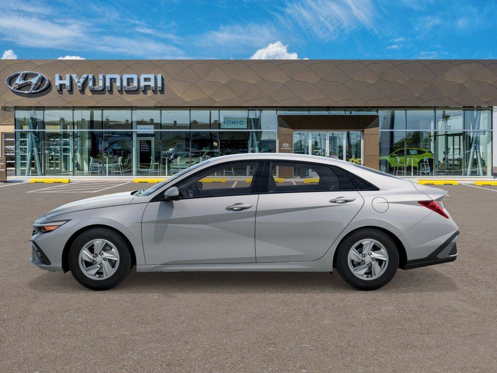 New 2025 Hyundai Elantra SE Sedan
