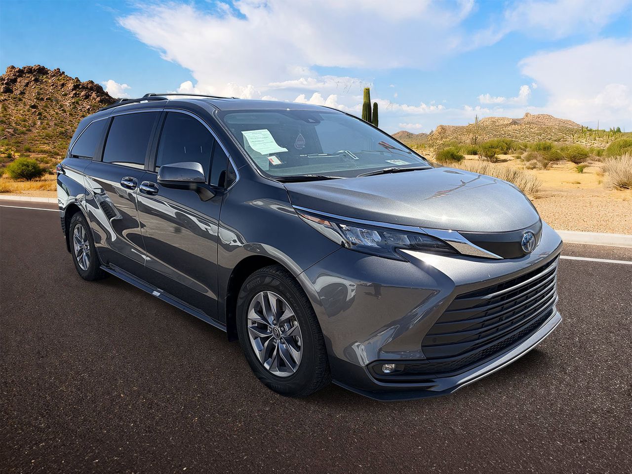 2025 Toyota Sienna XLE 8-Passenger Hybrid FWD's photo
