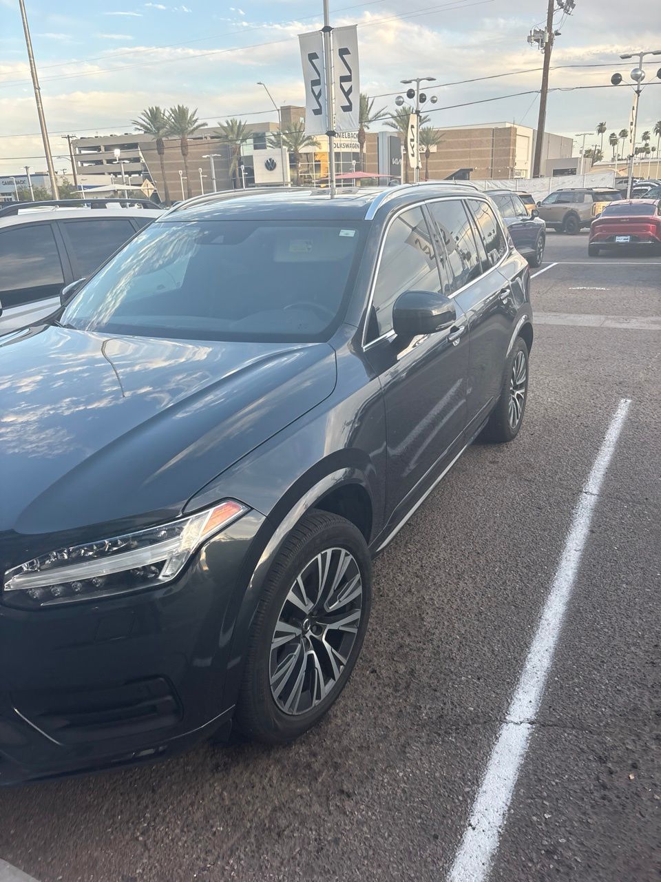 2021 Volvo XC90 Momentum AWD photo