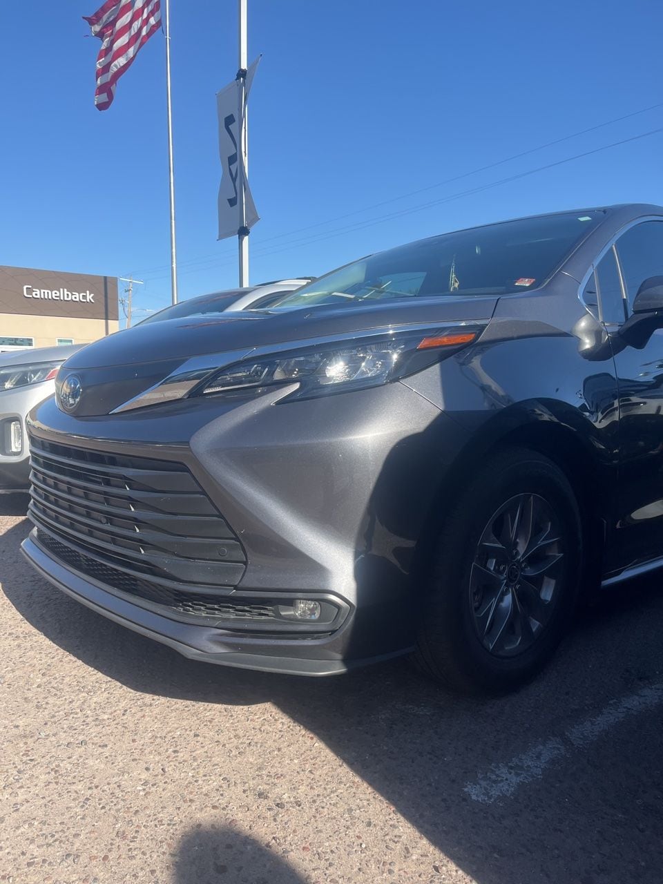 2025 Toyota Sienna XLE 8-Passenger Hybrid FWD's photo