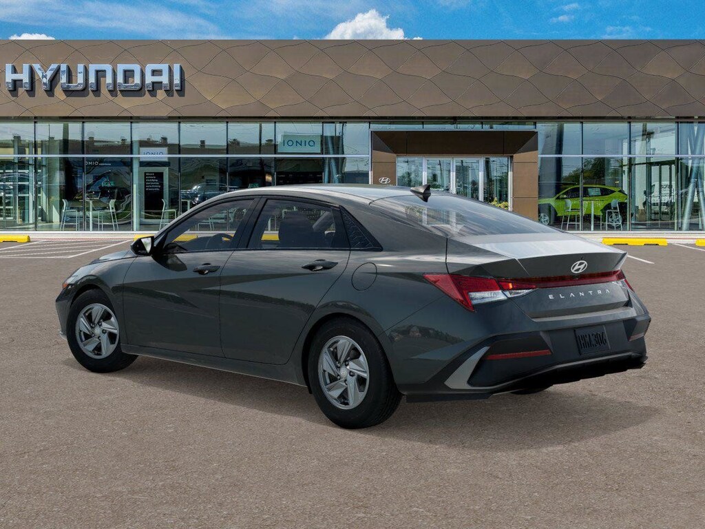 Used 2026 Hyundai Elantra SE Sedan