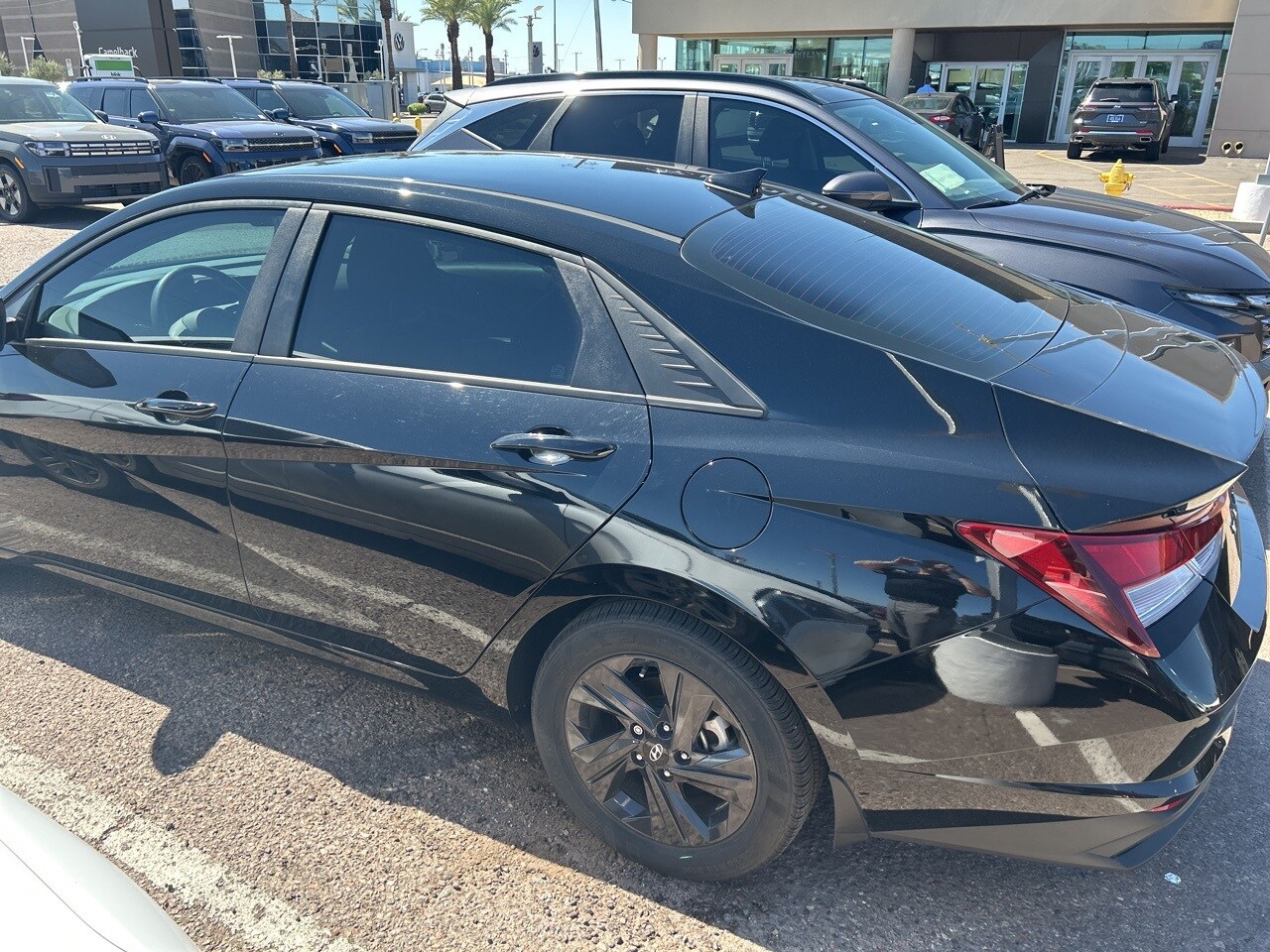 2023 Hyundai Elantra SEL photo 3