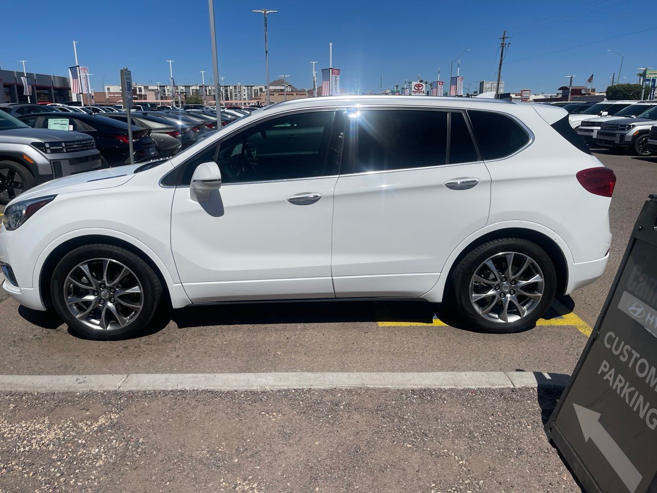 2020 Buick Envision Essence FWD's photo
